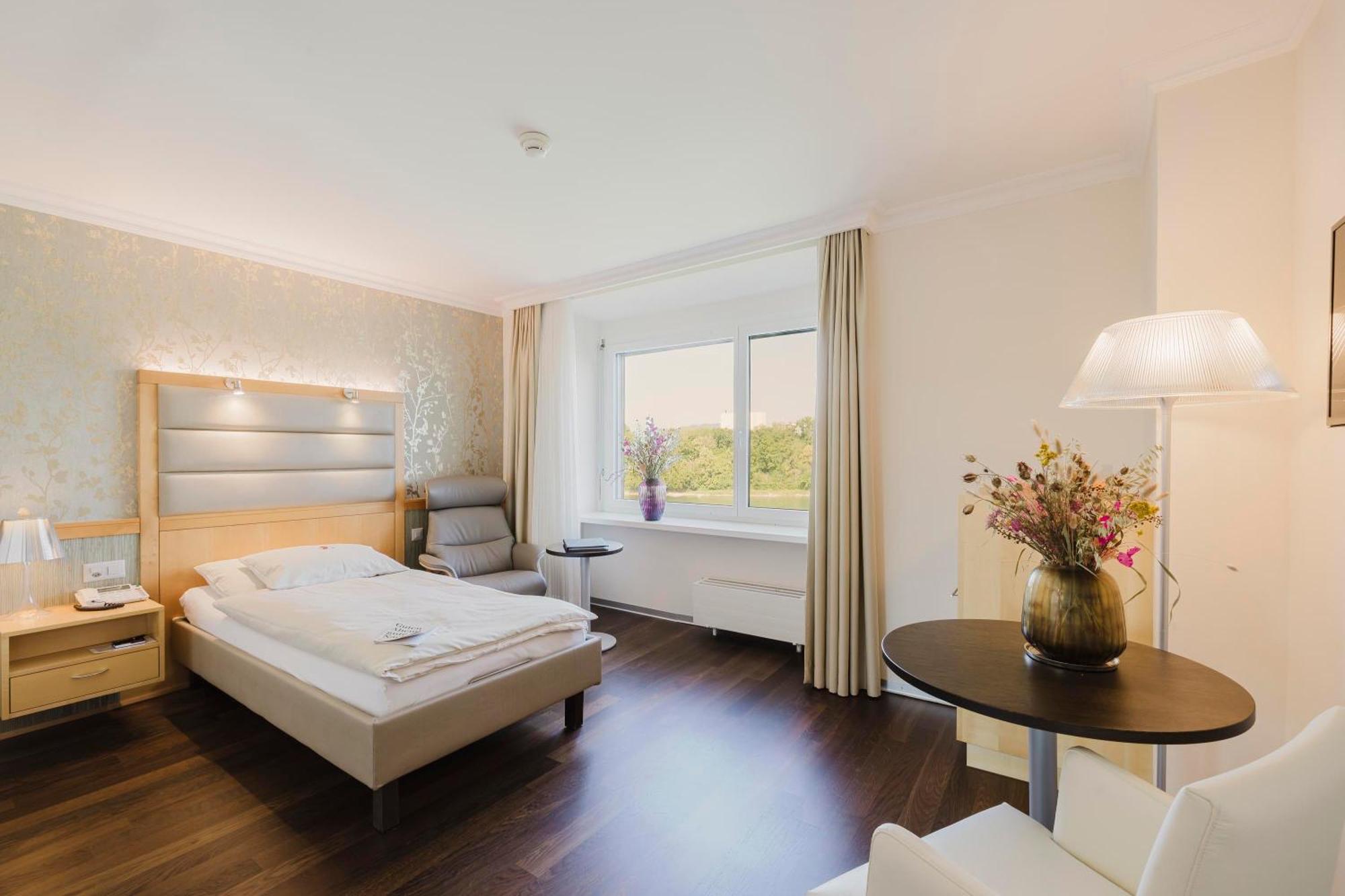 Park-hotel Am Rhein - Gesundheitshotel Und Residenzen